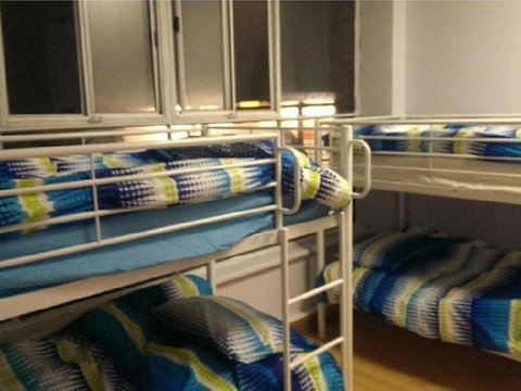 Wombat Backpackers - Accommodation QLD 3