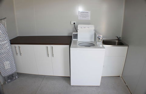Baths Motel - Accommodation QLD 3
