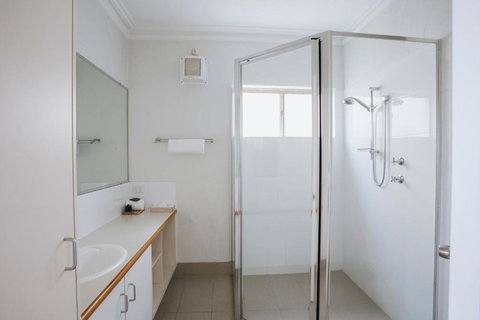 Canal Rocks Beachfront Apartments - Accommodation QLD 6