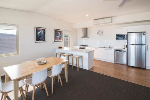 Canal Rocks Beachfront Apartments - Accommodation QLD 1