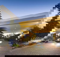 Ramada by Wyndham Diplomat Canberra - Accommodation QLD
