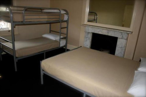 Glenelg Beach Hostel - Accommodation QLD 3