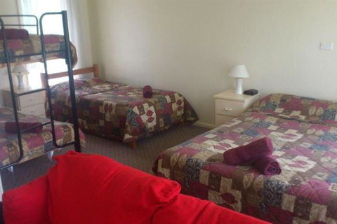 Southern Right Motor Inn - Accommodation QLD 4