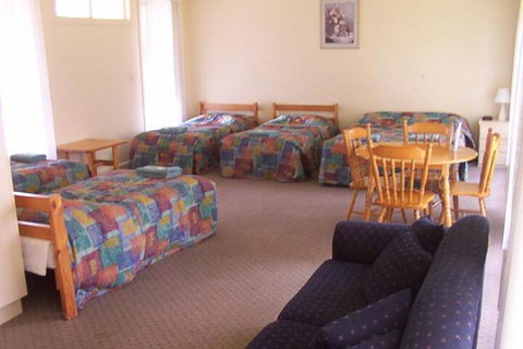 Southern Right Motor Inn - Accommodation QLD 3