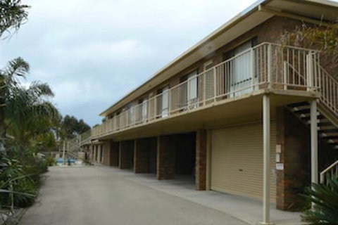 Allambi Holiday Apartments - Accommodation QLD 3