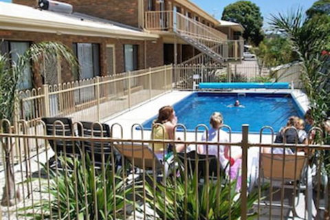 Allambi Holiday Apartments - Accommodation QLD 6