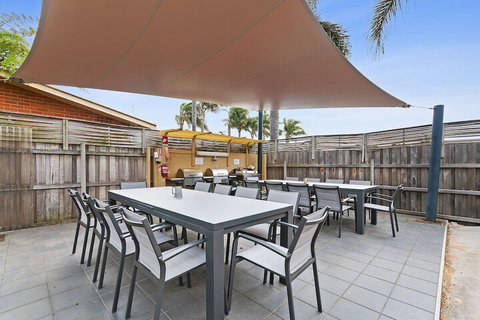 Allambi Holiday Apartments - Accommodation QLD 2