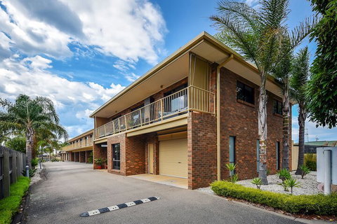 Allambi Holiday Apartments - Accommodation QLD 1