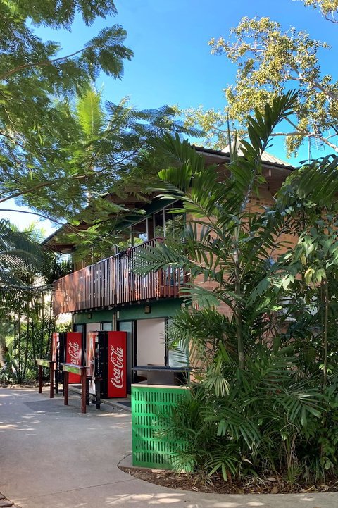 Magnums Airlie Beach - Accommodation QLD 3