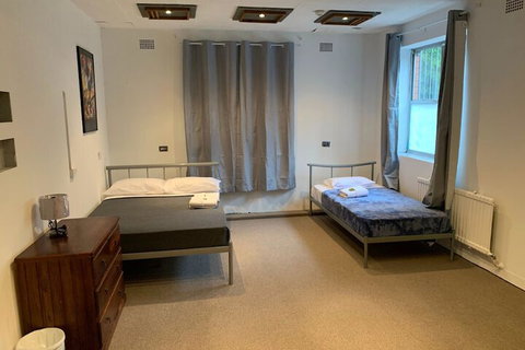 Greenwich Village Accommodation Hostel - Accommodation QLD 7