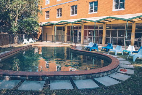 Greenwich Village Accommodation Hostel - Accommodation QLD 3