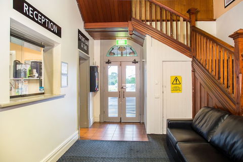Federal Hotel - Accommodation QLD 1