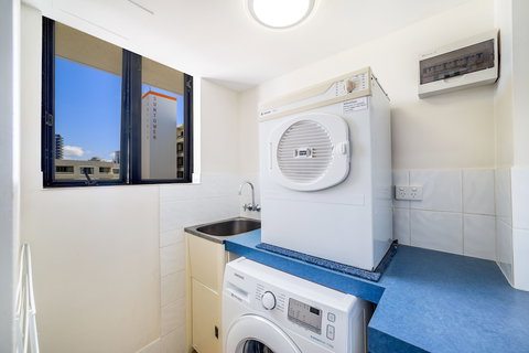 Olympus Apartments - Accommodation QLD 6