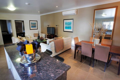 53 On Victoria - Accommodation QLD 5