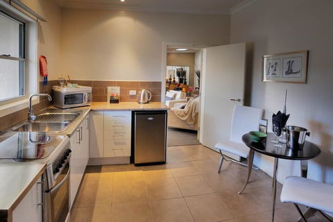 53 On Victoria - Accommodation QLD 1