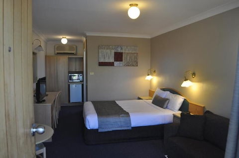 In Town Motor Inn - Accommodation QLD 6