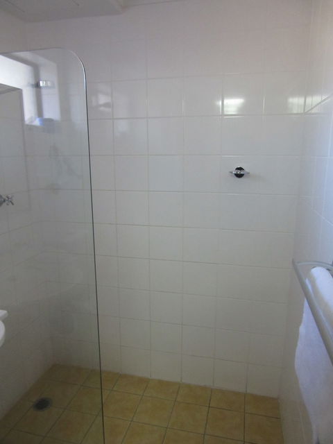 El Toro Motor Inn - Accommodation QLD 6