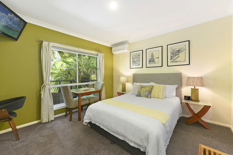 Azura Beach House B&B - Accommodation QLD 3
