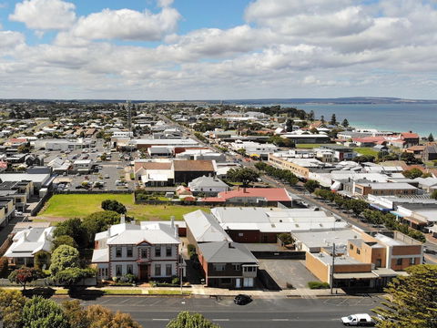 Annesley House - Accommodation QLD 1