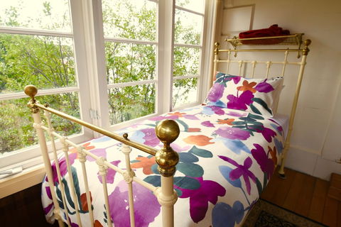 Annesley House - Accommodation QLD 6