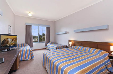 William Dutton Motel - Accommodation QLD 3