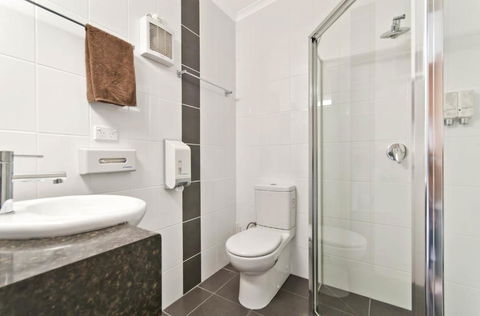 William Dutton Motel - Accommodation QLD 6