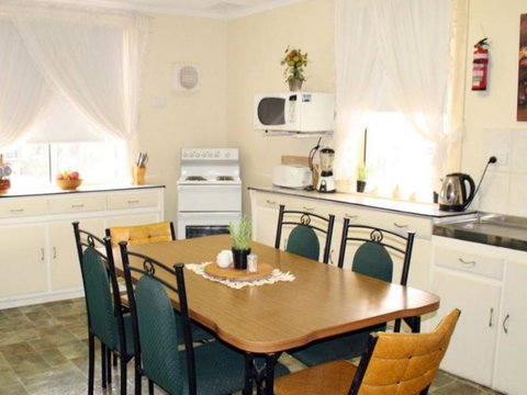 Squatters Cottage - Accommodation QLD 6