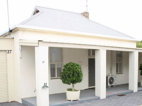 Squatters Cottage - Accommodation QLD 3