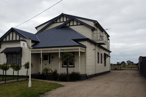 Pelican Sands Bed & Breakfast - Accommodation QLD 1