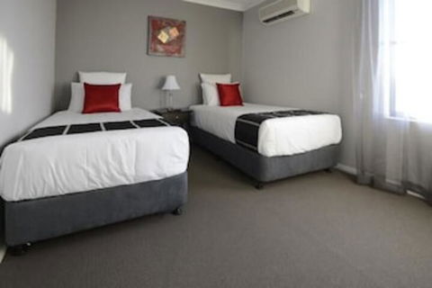 Aastro Dish Motor Inn - Accommodation QLD 5