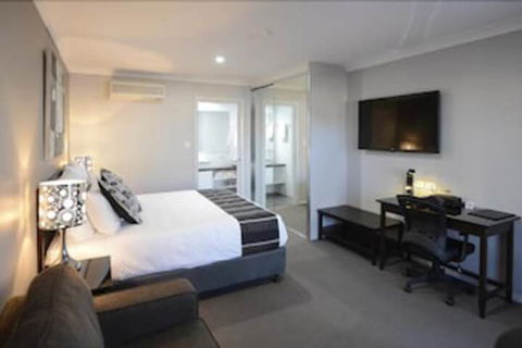 Aastro Dish Motor Inn - Accommodation QLD 7