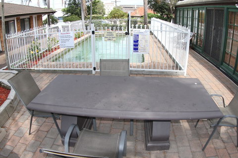 Reign Inn Newcastle - Accommodation QLD 1