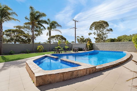 Adelaide Road Motor Lodge - Accommodation QLD 1