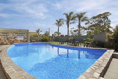 Adelaide Road Motor Lodge - Accommodation QLD 2