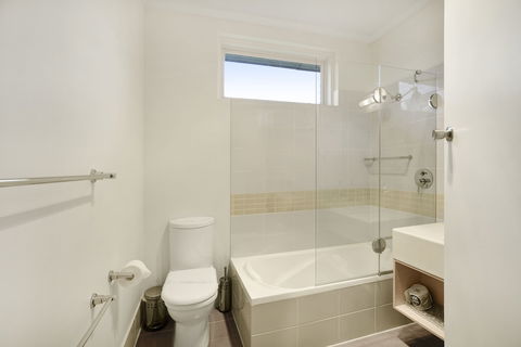 Adelaide Road Motor Lodge - Accommodation QLD 5