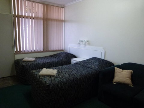 Grand Central Motel - Accommodation QLD 6