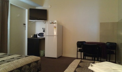 Avalon Motel - Accommodation QLD 1