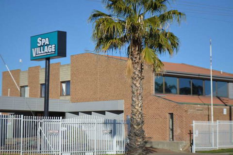 Spa Village Travel Inn - Accommodation QLD 1