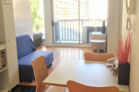 Ozstays Katz Apartments - Accommodation QLD 3