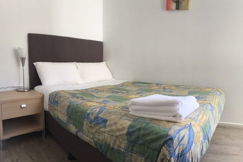 Ozstays Katz Apartments - Accommodation QLD 6