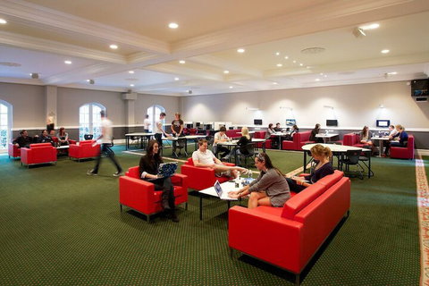 RMIT Village House - Accommodation QLD 6