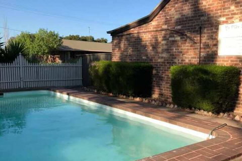 Olde Horsham Motor Inn - Accommodation QLD 3