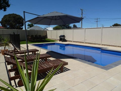 Ploughmans Motor Inn - Accommodation QLD 5