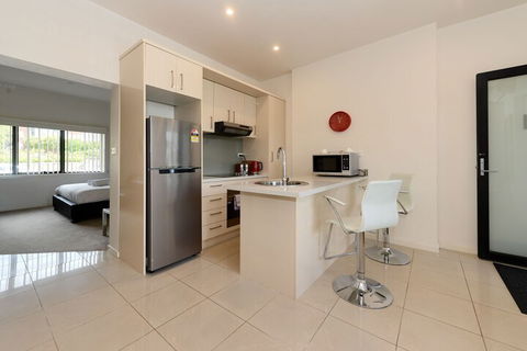 Hobart Lodge - Accommodation QLD 1