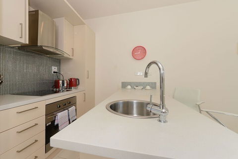 Hobart Lodge - Accommodation QLD 5