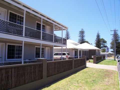 Clearwater Motel Apartments - Accommodation QLD 0