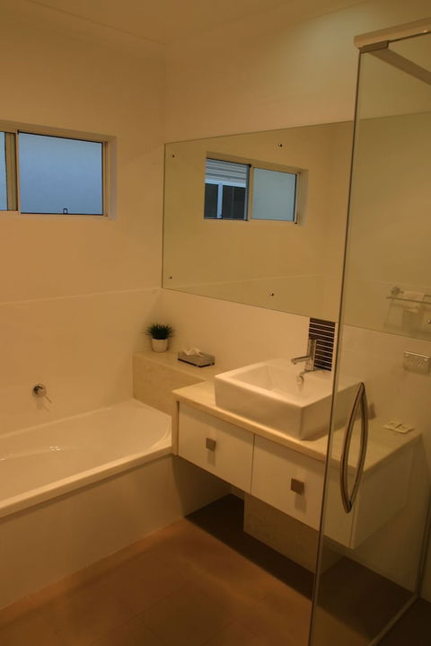Clearwater Motel Apartments - Accommodation QLD 3