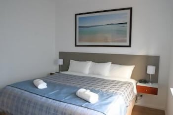 Clearwater Motel Apartments - Accommodation QLD 5