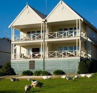 Lakeside Suites 1 - Accommodation QLD
