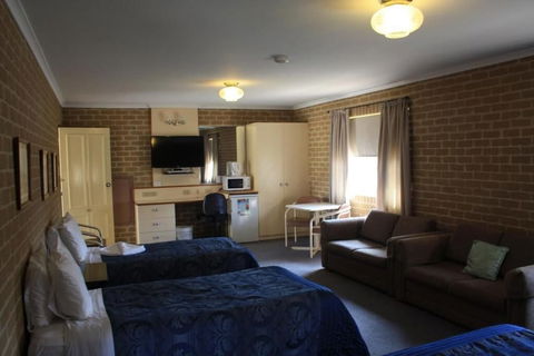 Grand Manor Motor Inn - Queanbeyan - Accommodation QLD 6